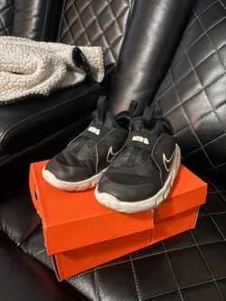 Kids shoes size 9c