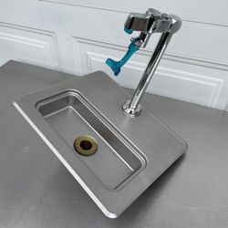 Water dispenser sink like new