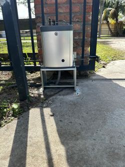 Electric gate stops halfway or won’t close? Same-day help for motor