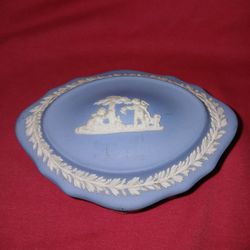 Wedgewood Trinket Box Cherubs & Dogs Playing