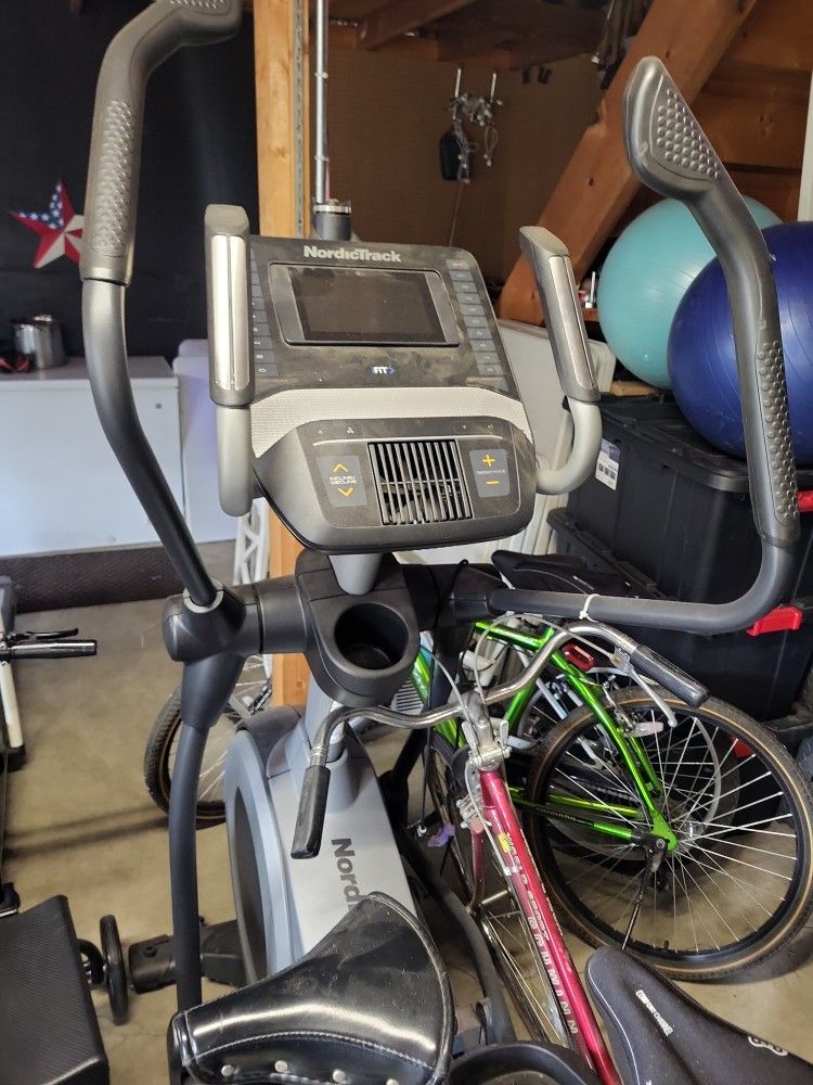 ELIPTICLE EXERCISER