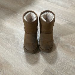 Ugg Little Kid Size10