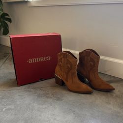 Andrea Heel Boots 
