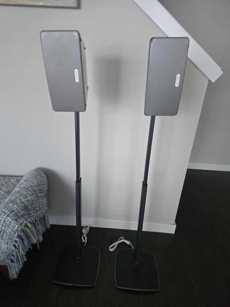 Sonos Play 3 Speaker Pair/Stands