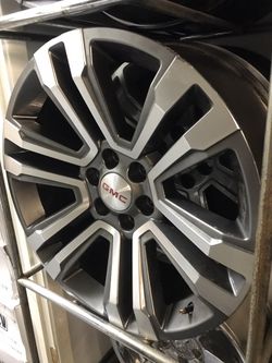 2018 GMC Yukon Denali 22” $400