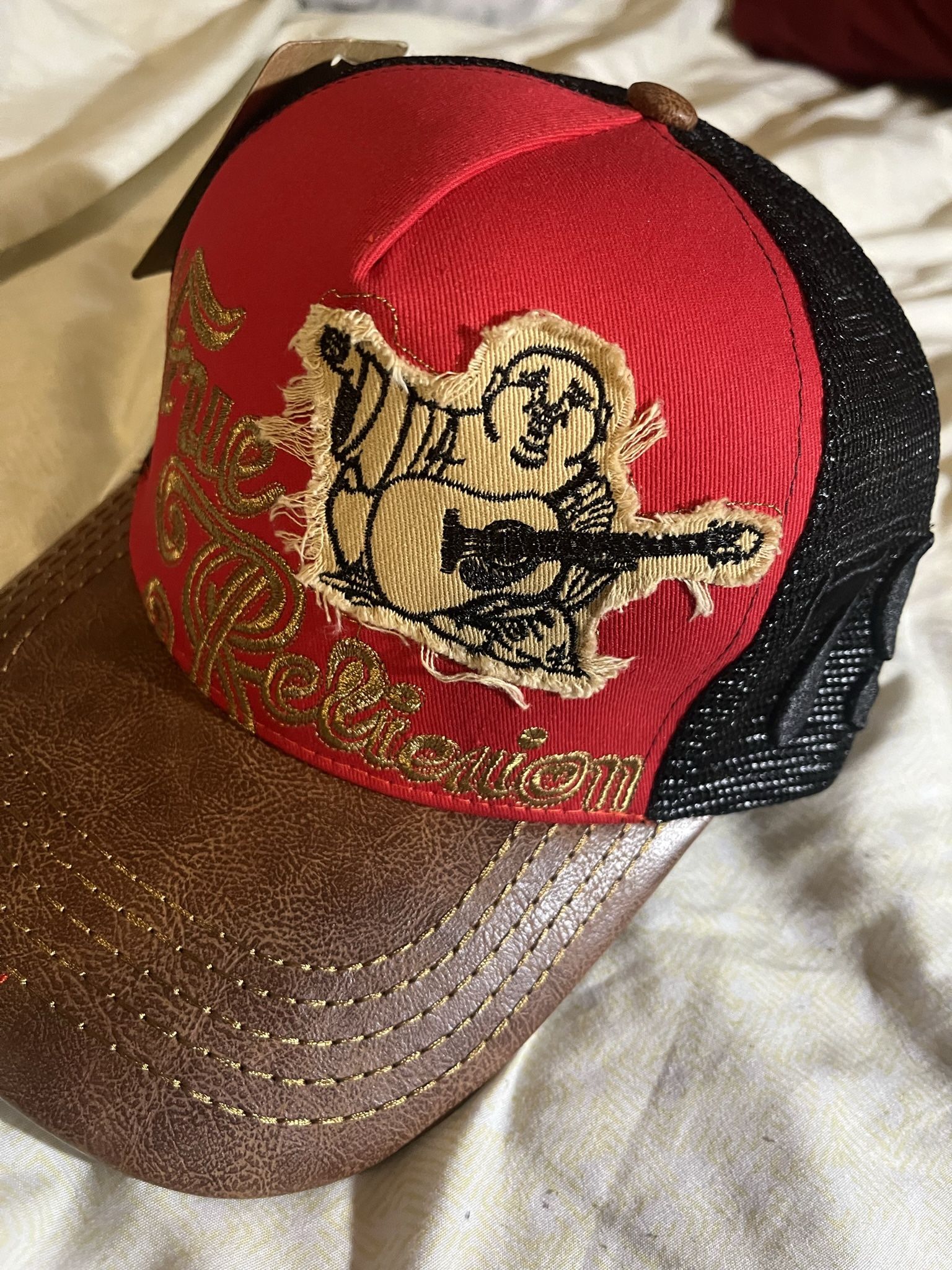 Br new TRUE Religion trucker hat MEN adjustable. NWT,