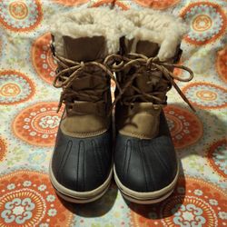 LADIES 8  PAWZ BOOTS
