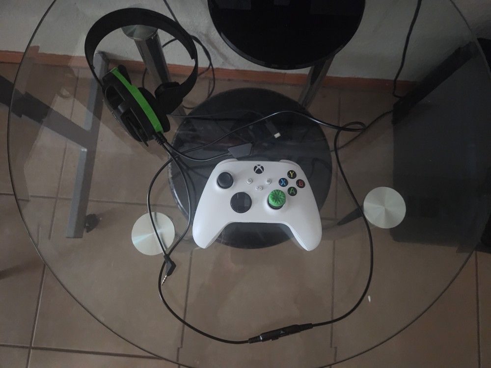 Xbox Series S Controller & Turtle Beach Headset