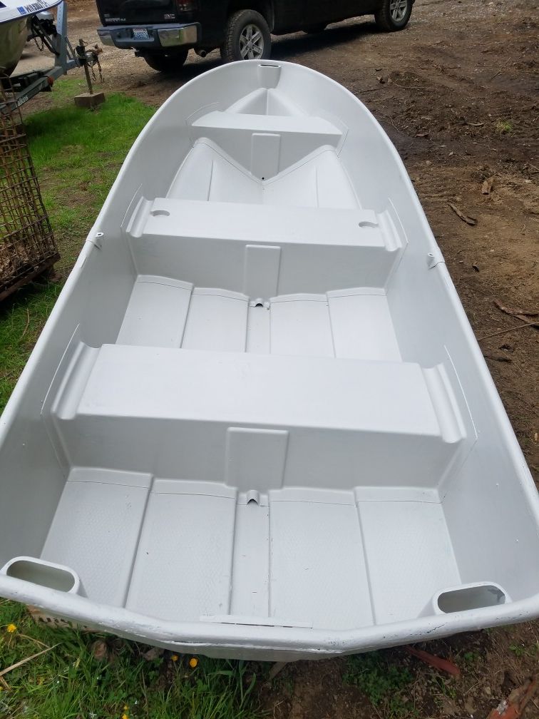 12 ft fiberglass boat sears gamefisher for Sale in Arlington, WA OfferUp