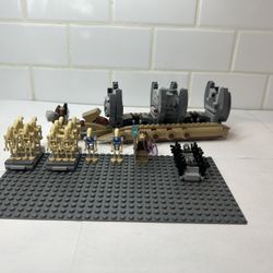 Lego Star Wars 75086 Battle Droid Troop Carrier for Sale in