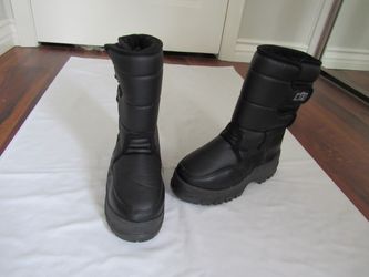 Boys Youth 4 Black Snow Boots, WFS