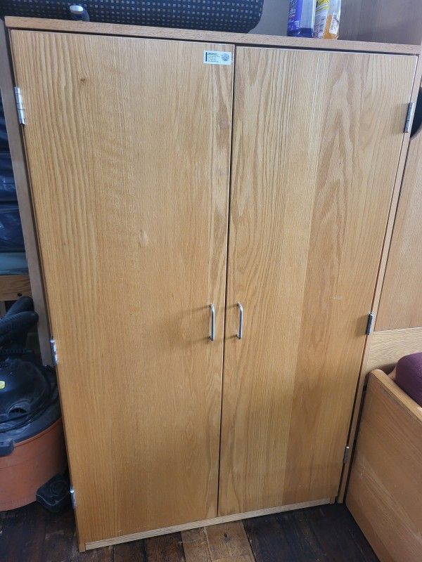 2 DOOR WIDE WARDROBE, VERY NICE, LOW AND WIDE (HOME34)