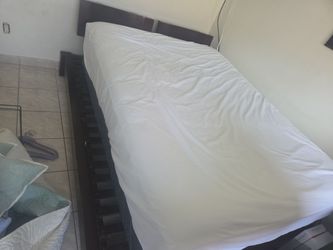 Queen size bedframe and headboard