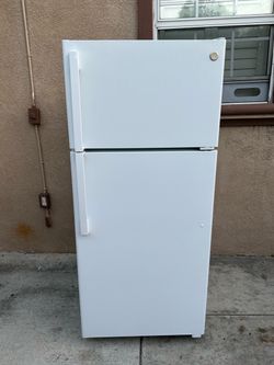 28x29x64 GE Refrigerator White 16cuft 3 Months Warranty