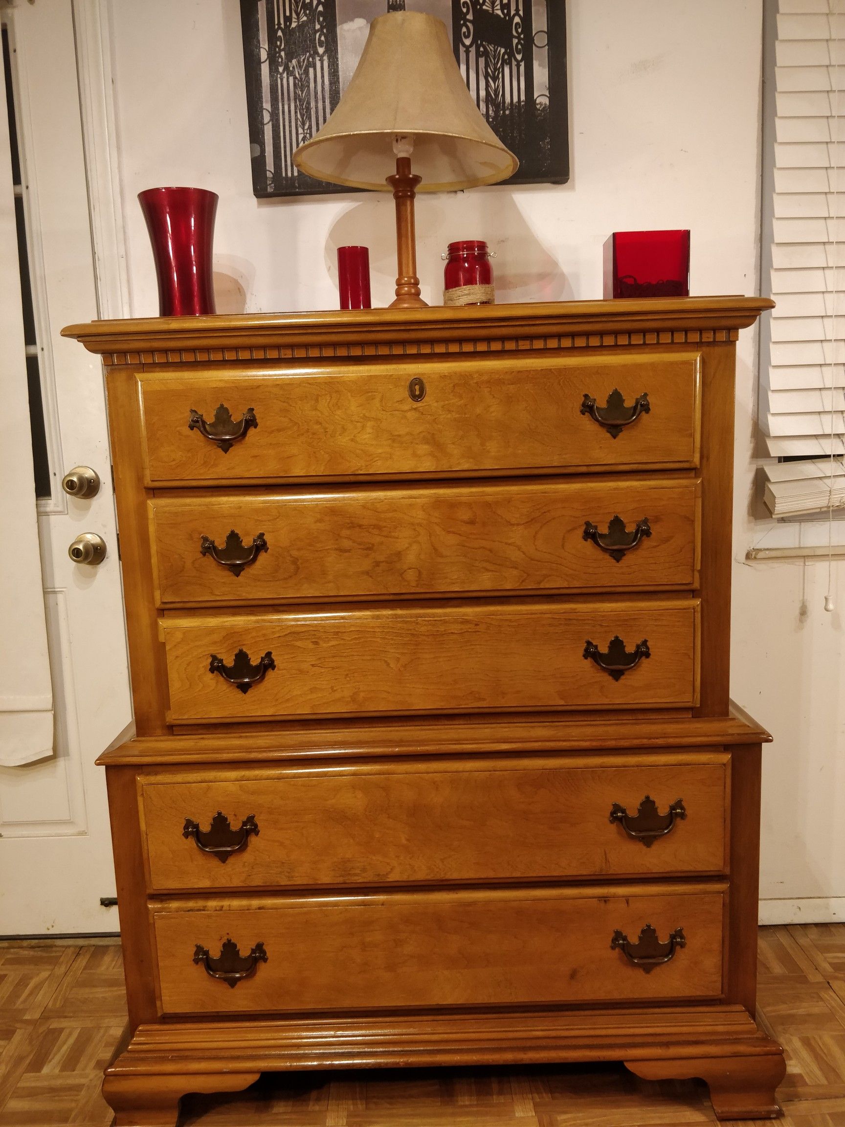 Solid wood tall boy/chest dresser with big drawers in great condition, all drawers working well, dovetail drawers. L42"*W19.5"*H50"