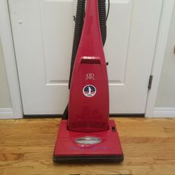 NEW cond RICCAR COMMERCIAL VACUUM WITH COMPLETE ATTACHMENTS  , AMAZING POWER SUCTION  , WORKS EXCELLENT  , IN THE BOX 