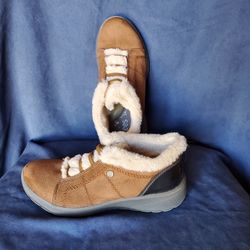 Women’s Bzees Golden Comfy Booties Shoes Size 7.5 Color Toffee 