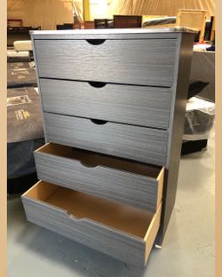 5 drawers dresser/ Five drawers dresser