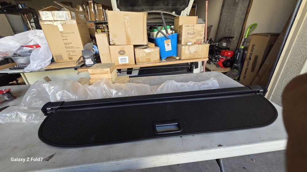 Audi Q-5 Cargo Cover In Carbon Fibre Texture Black 