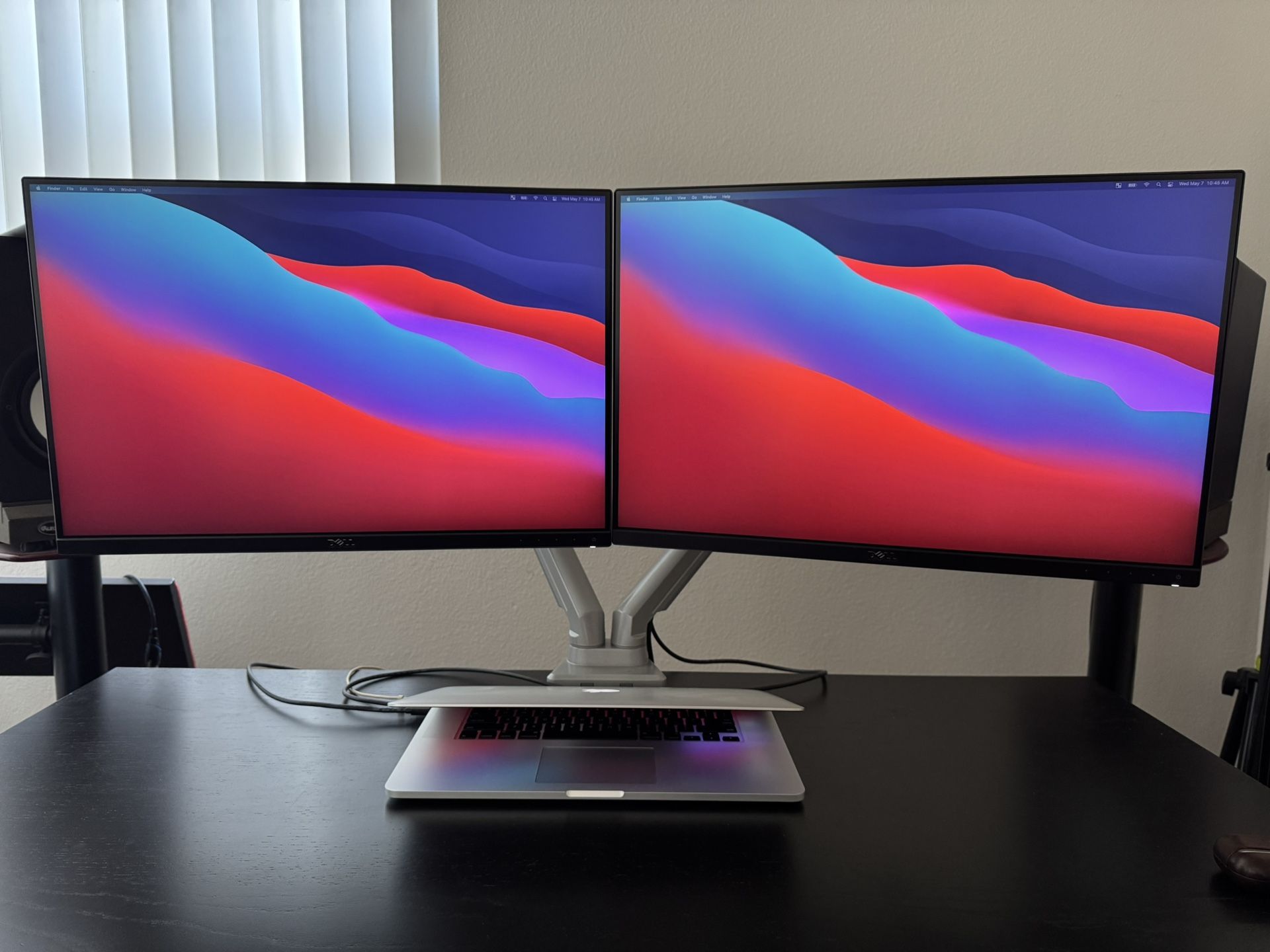 Dell U2415 24" 16:10 IPS Monitor (2-Pack) (USED) + EleTab Dual Arm Adjustable Monitor Stand (USED) + Dell Stereo Soundbar - AС511M (OPEN BOX)