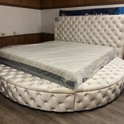King Size Bedframe. 🚚WE DELIVER🚚