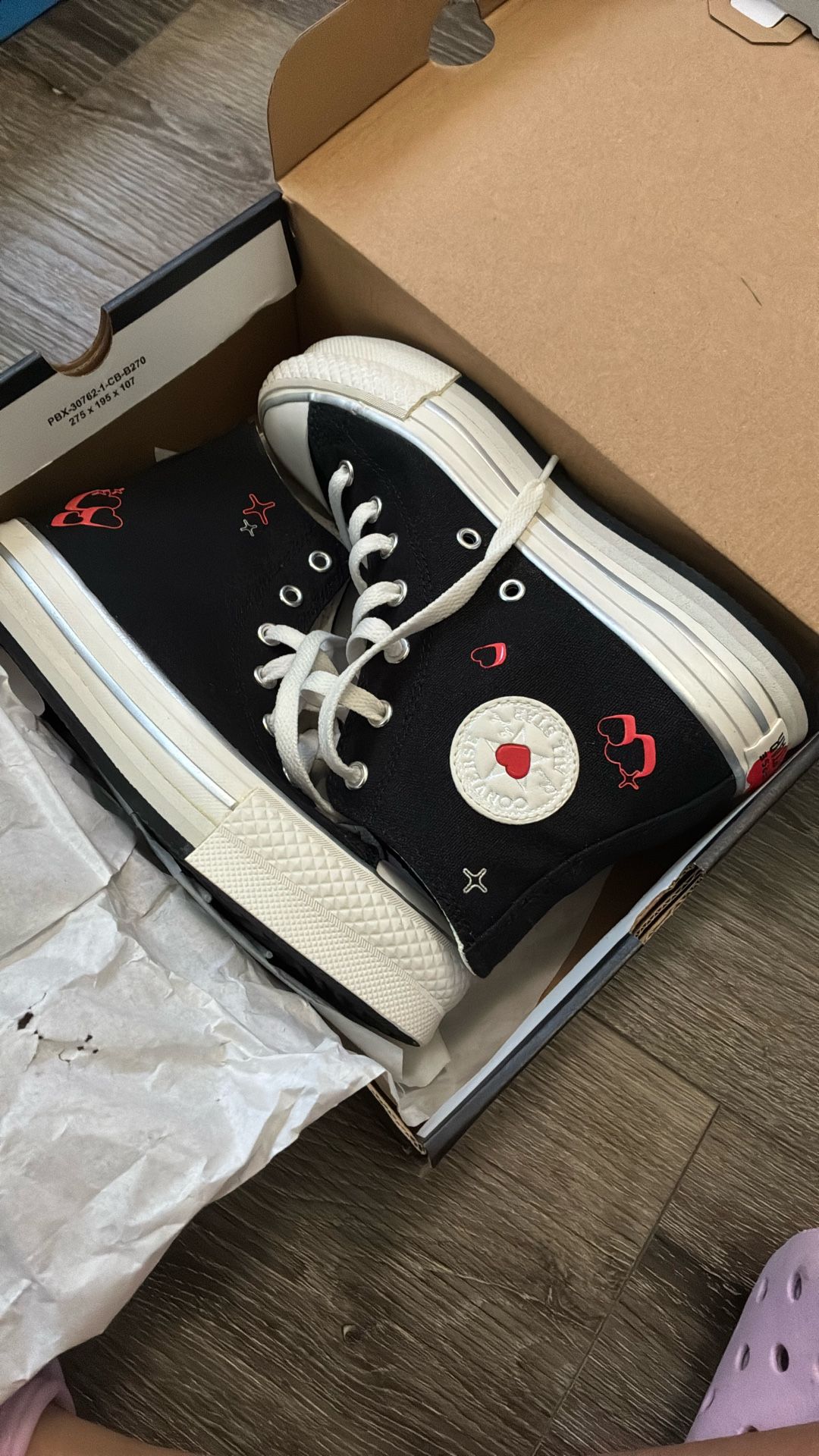 4y heart black chunk converse