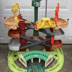 Trains & Cranes Super Tower - Thomas Train