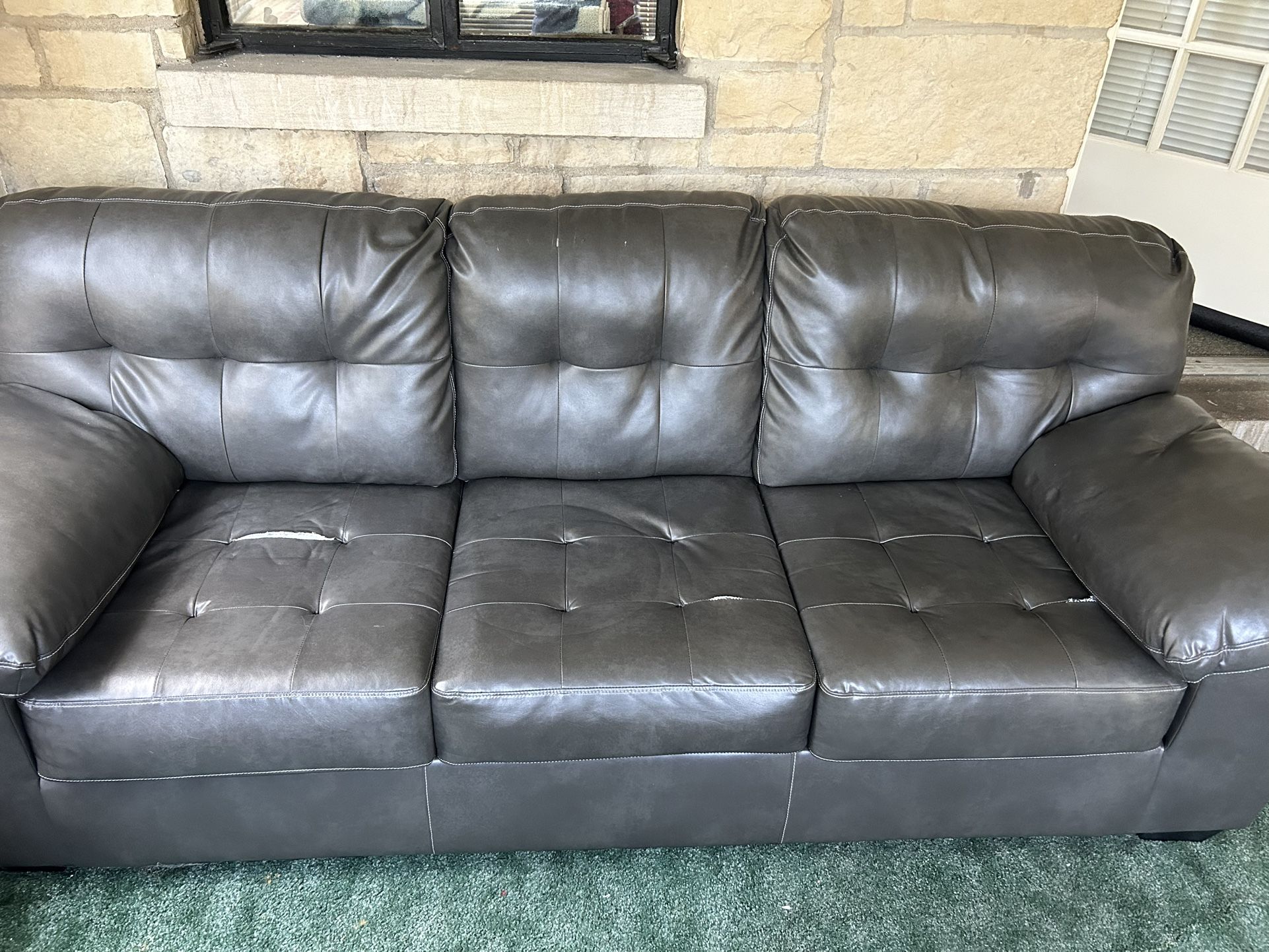 FREE Couch 🛋️
