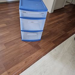 Sterilite  Drowers  Cabent  V.clean Like New 