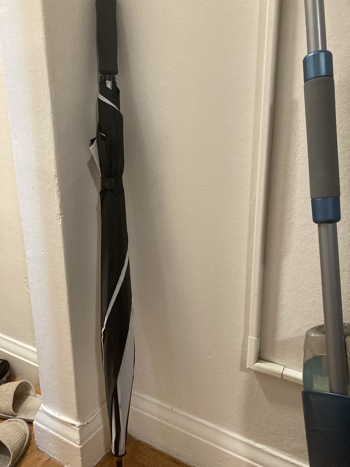 free umbrella and hangers