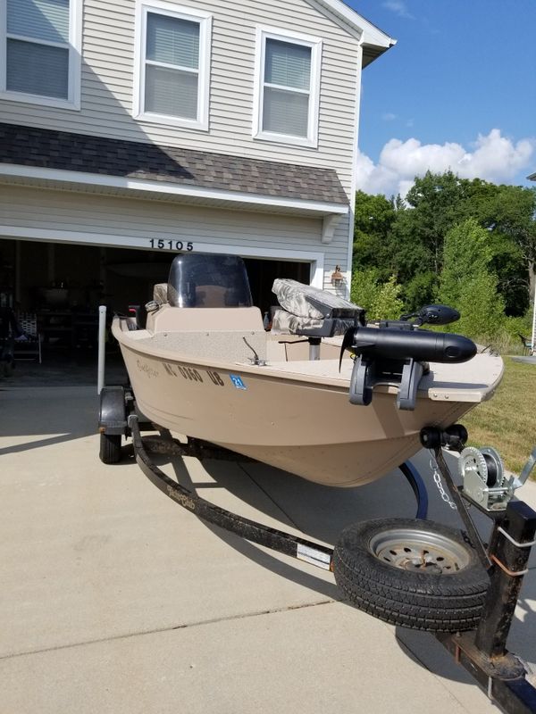 Mirrocraft fishing boat