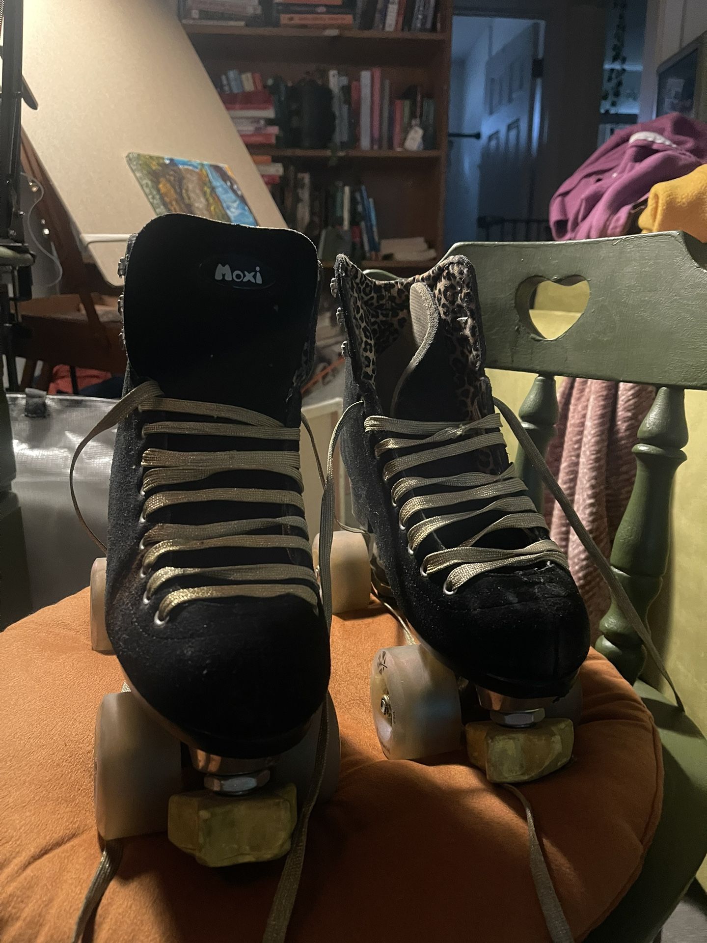 🛼 Moxi Jungle Roller Skates – Blue Ice Luminess Wheels – Size 8 (Fits 9) – $180 OBO
