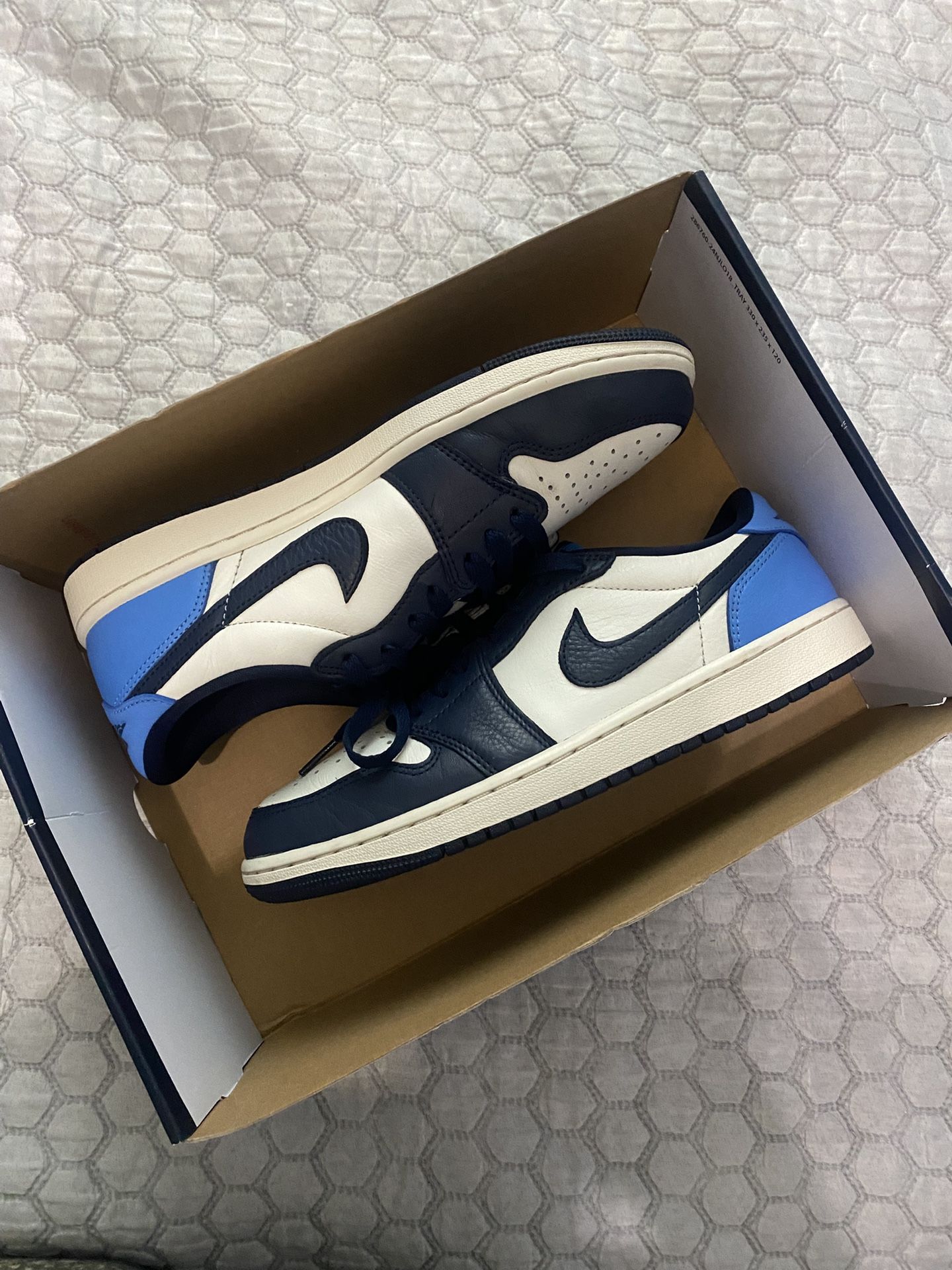 Jordan 1 low OG obsidian