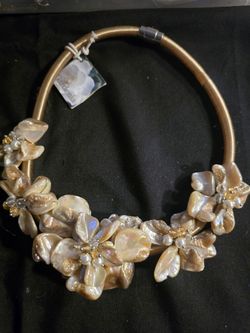 Gardenia Glass Pearls Beige Flowers Statement Necklace NWT
