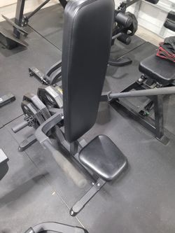 Plate-Loaded Seated Tricep Dip Machine – Great Condition