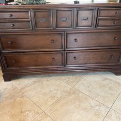 Stanley furniture-  Solid Wood Dresser – Excellent Condition