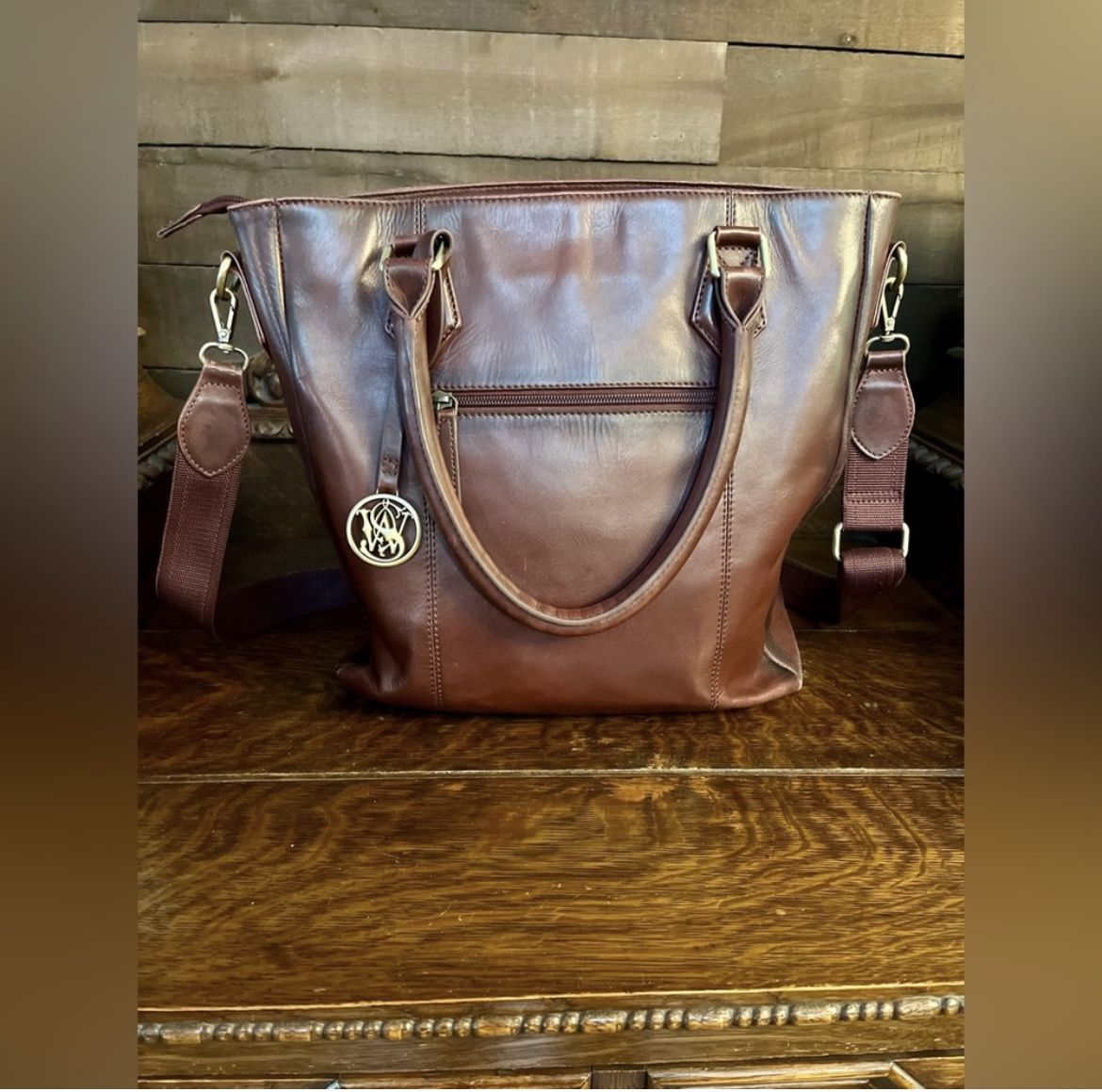 SMITH & WESSON FLAT CONCEALED CARRY TOTE IN BURGUNDY