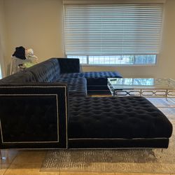 beautiful France 🇫🇷 three-piece sectional Olny Asking $900