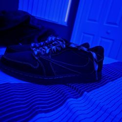 Travis Scott Jordan 1 Phantom