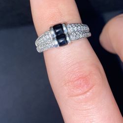 Women’s White Gold Onyx Diamond Ring