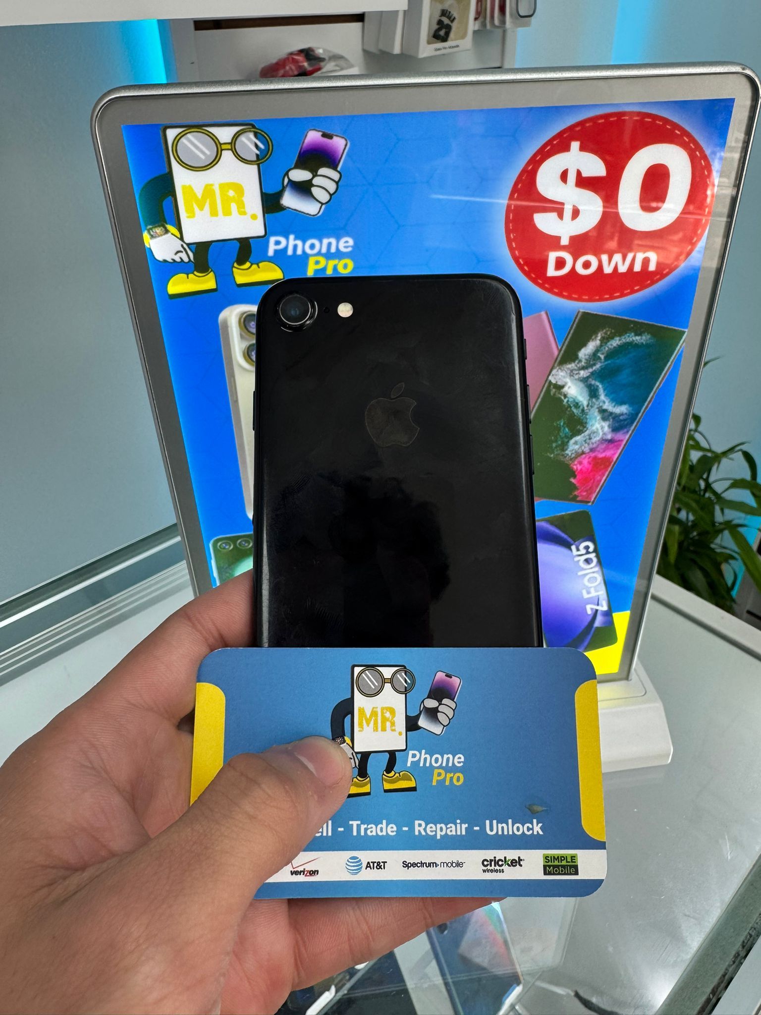 🚀 iPhone 8 – Classic Design, Modern Performance!