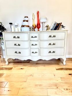 United Furniture Corporation French Provincial Dresser