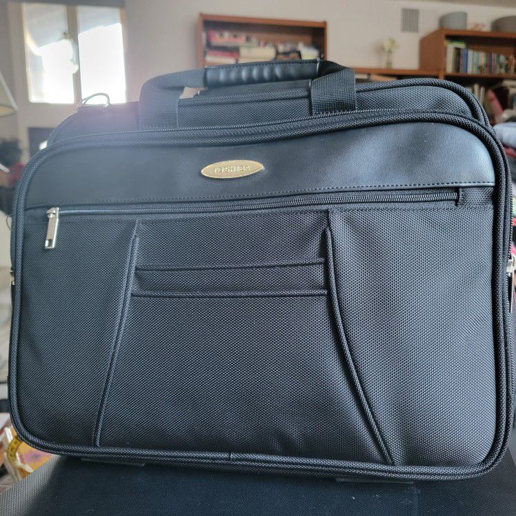 Toshiba Checkpoint Friendly Laptop Bag