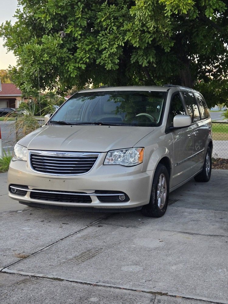 2012 Chrysler Town & Country