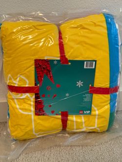 LEGO VIP Holiday Throw Blanket