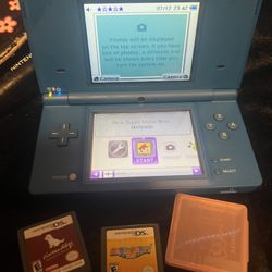 Nintendo DSI + Mario games, 2 stylus  charger and case