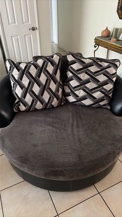 silla giratoria. gris. comoda