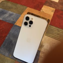 iPhone 12 PRO 256 GB unlocked and no sim restrictions in excellent condition