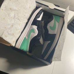Jordan 1 Low Green Glow