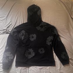 Denim tear hoodie saw his medium. Text me if you wanna change the color or change the size.